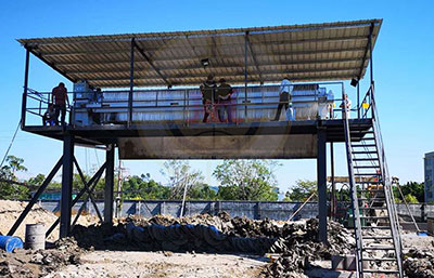 安裝污泥壓濾機后，須首先檢查設備并進行調試