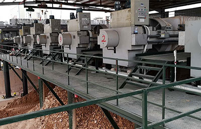 洗沙場污泥壓濾機壓濾出來泥餅的處理方式